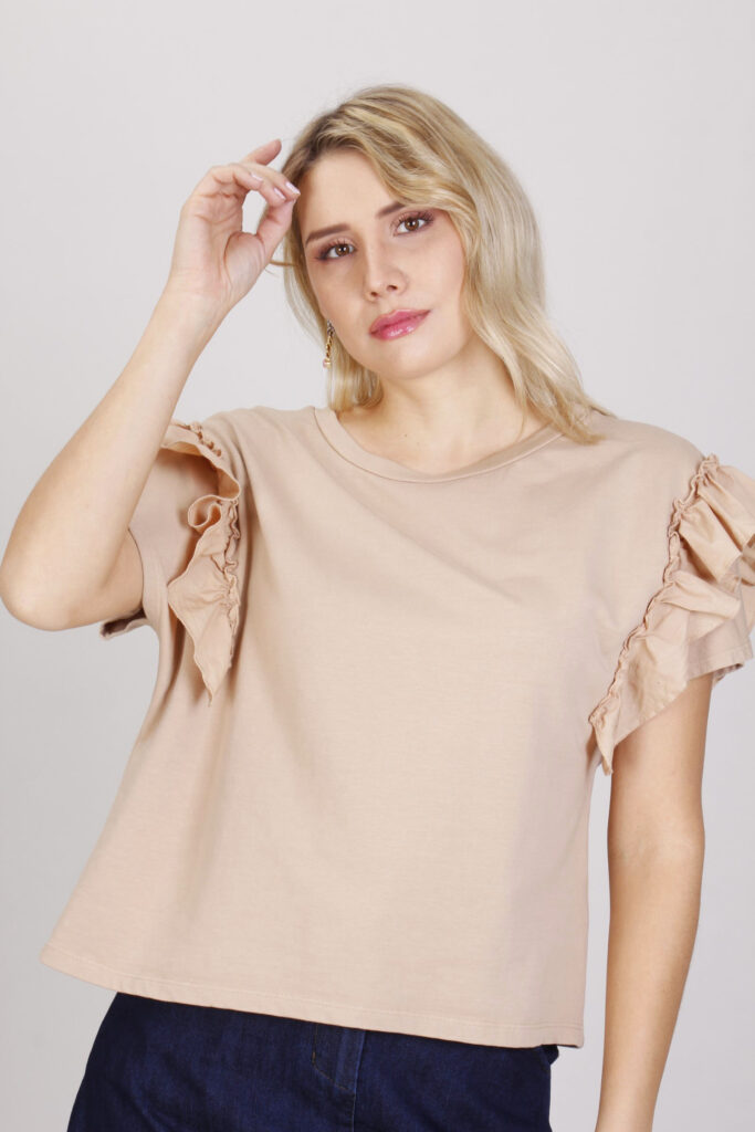 T-SHIRT A MANICHE CORTE CON VOLANT 