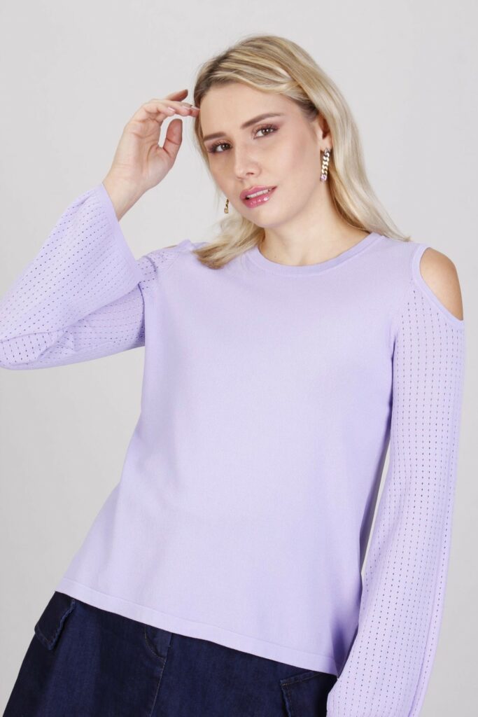 MAGLIA CON SPALLE SCOPERTE E MANICHE A CAMPANA 
