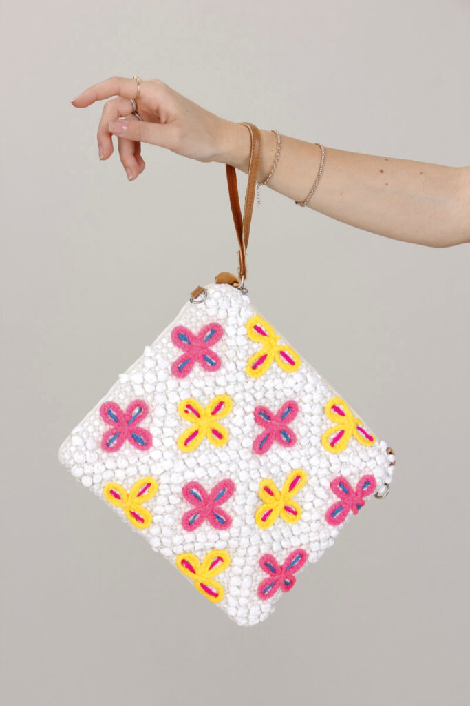 POCHETTE CON RICAMI 