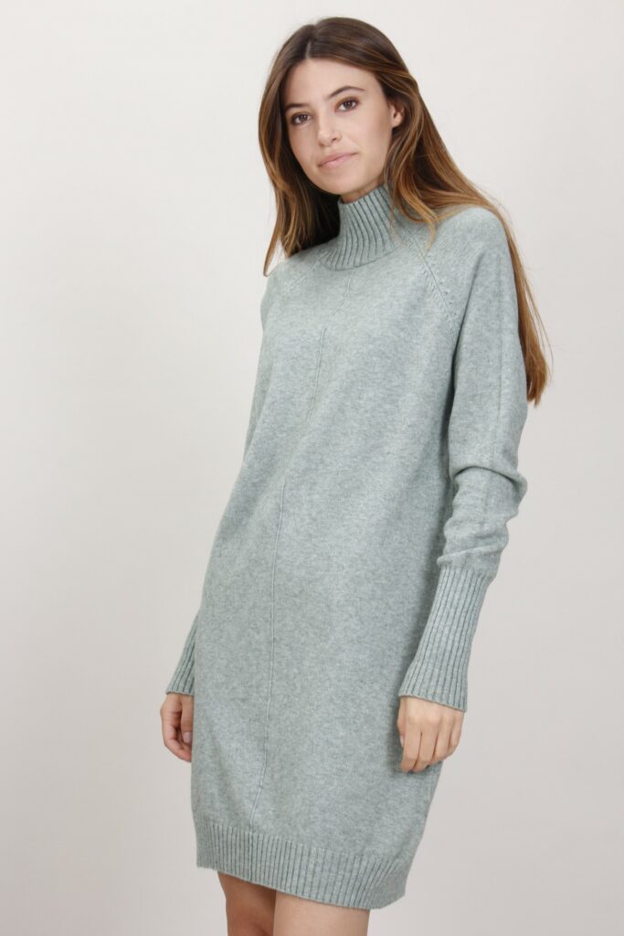 ABITO IN MAGLIA CON CUCITURA CENTRALE 