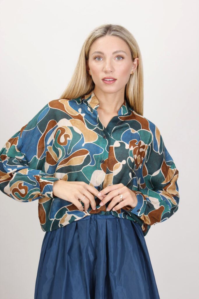 CAMICIA IN SETA CON SPALLA BASSA - Fantasia azzurro, TU 