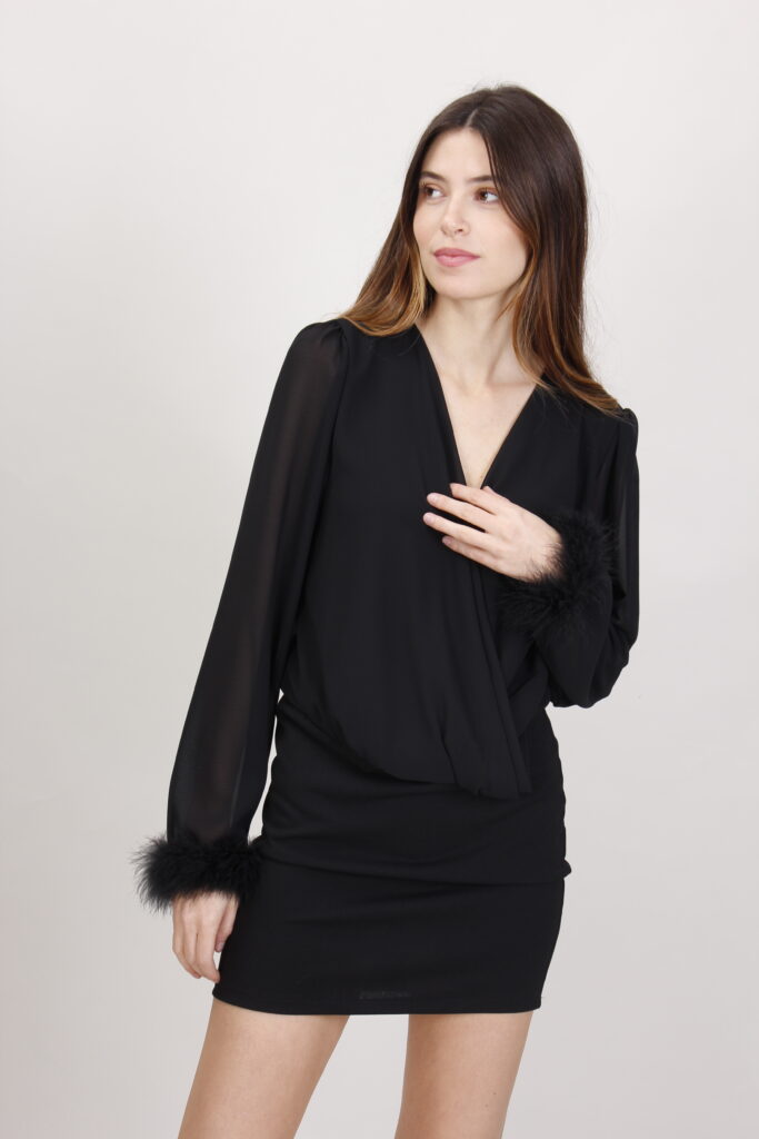 ABITO PIUME SUI POLSINI 