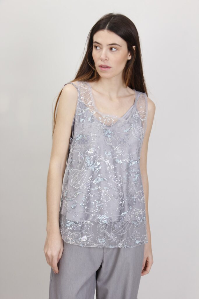 TOP CON DECORAZIONE DI PAILLETTES 