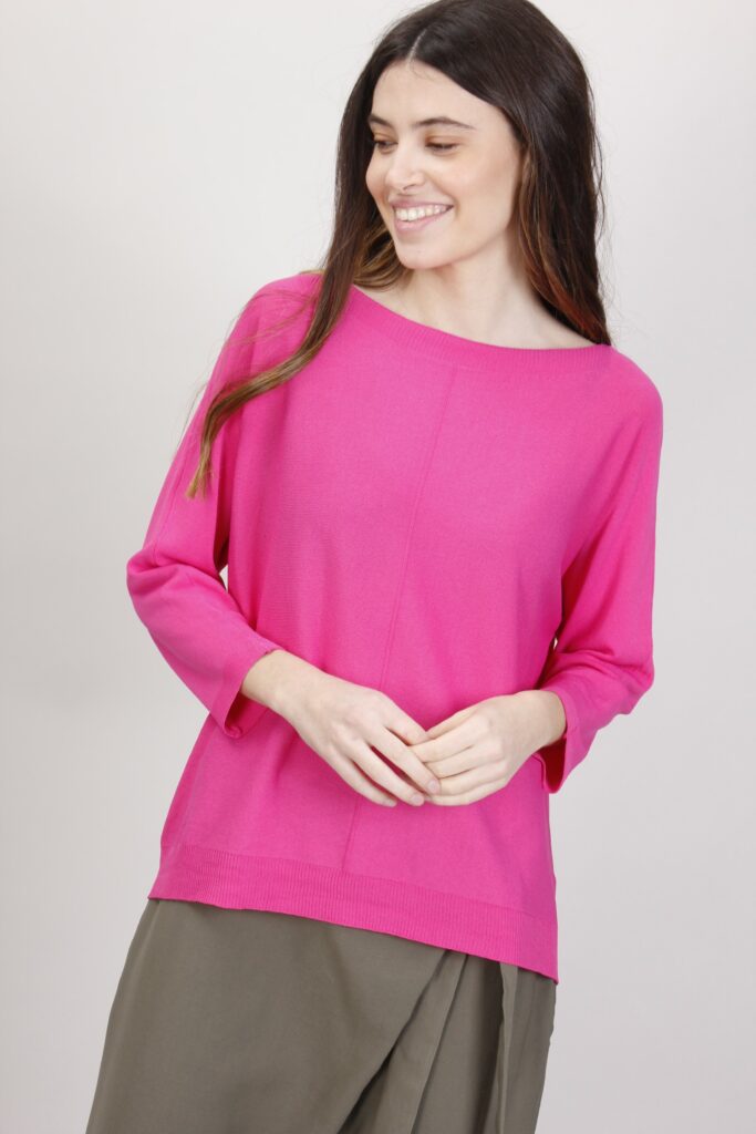 MAGLIA CON SCOLLO A BARCHETTA 