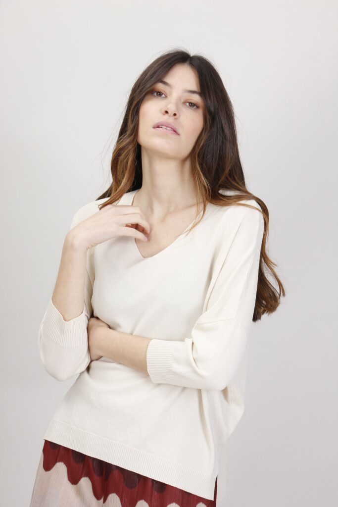 MAGLIA IN VISCOSA SCOLLO A V 