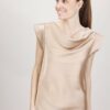 TOP CON SCOLLO A CAPPUCCIO - Cammello, TU