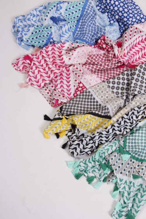 Alternative view of STOLA COLORATA CON NAPPE