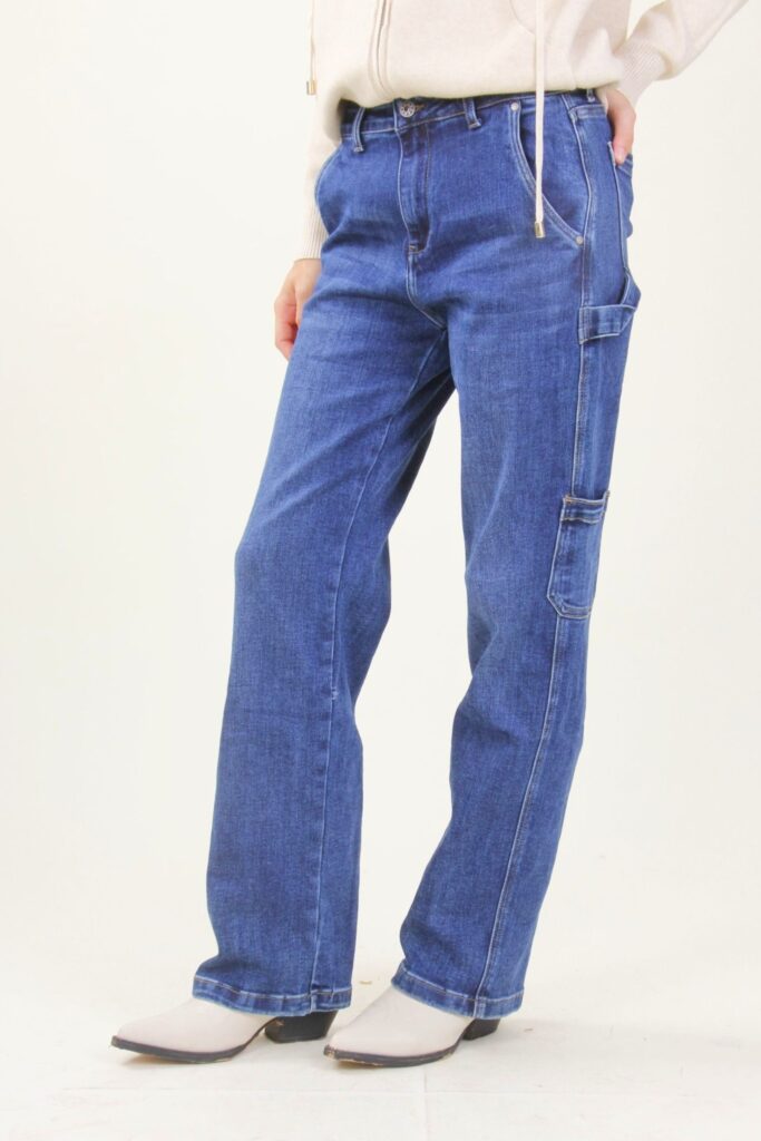 STRAIGHT JEANS WITH POCKETS 