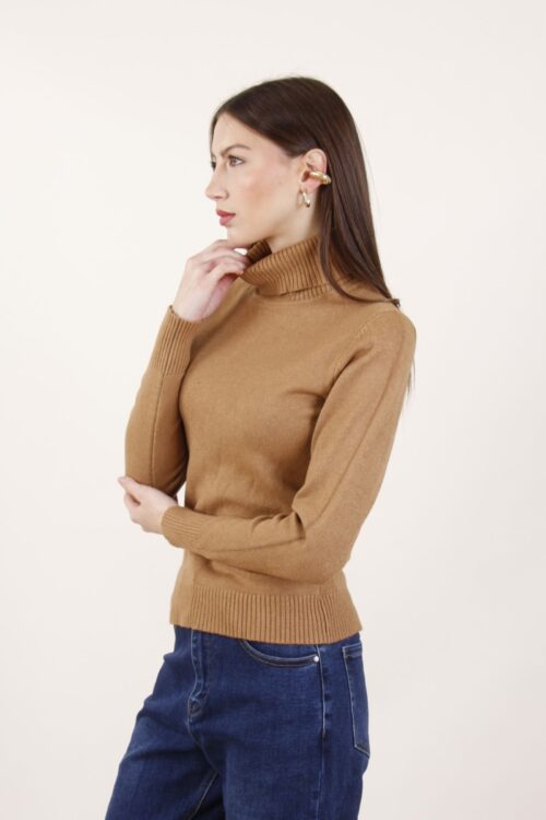 Alternative view of MAGLIA A COLLO ALTO IN VISCOSA