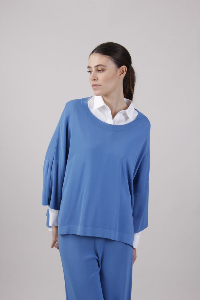 MAGLIA IN VISCOSA CON MANICHE LARGHE 