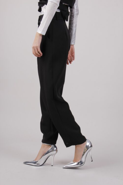 Alternative view of PANTALONE CON BOTTONE ALLA CAVIGLIA