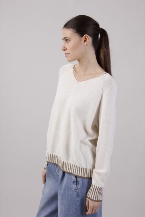 Alternative view of MAGLIA CON SCOLLO A V CON MANICHE E ORLO DECORATE