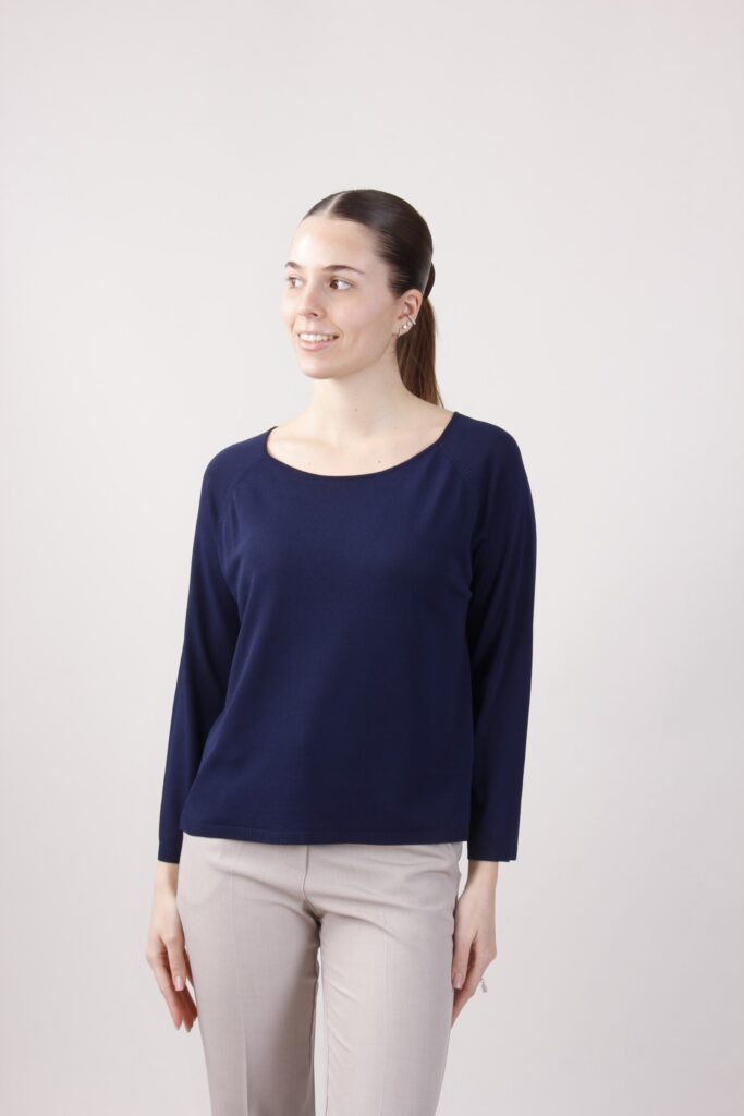 MAGLIA LEGGERA CON SCOLLO A BARCA - Blau, TU 
