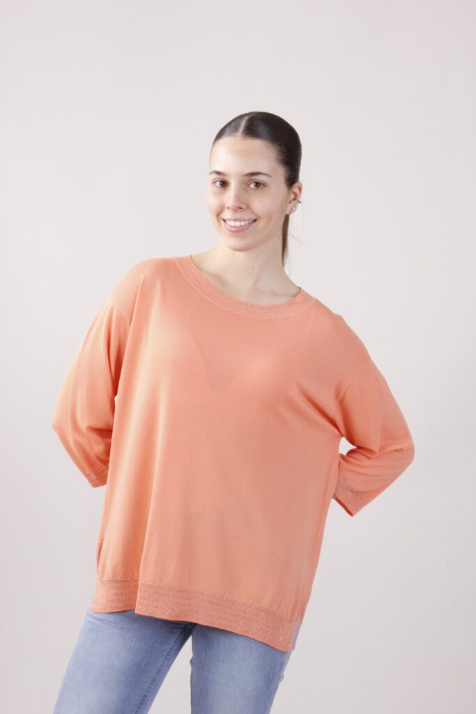 MAGLIA CON DECORAZIONI ARGENTATE IN LUREX 