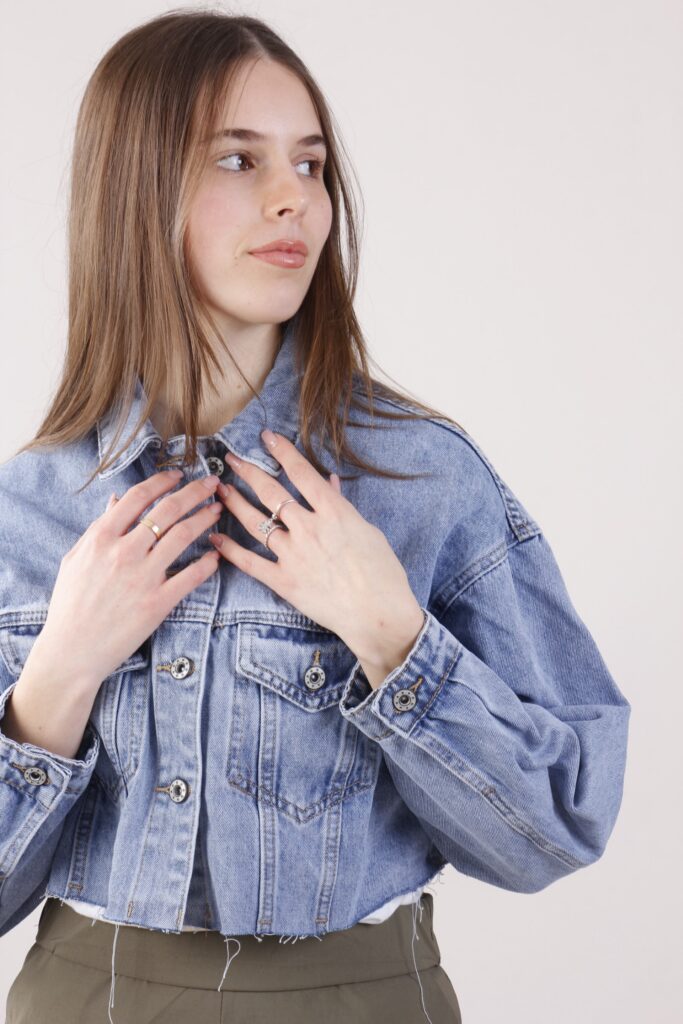 GIUBBINO CROP DI JEANS 