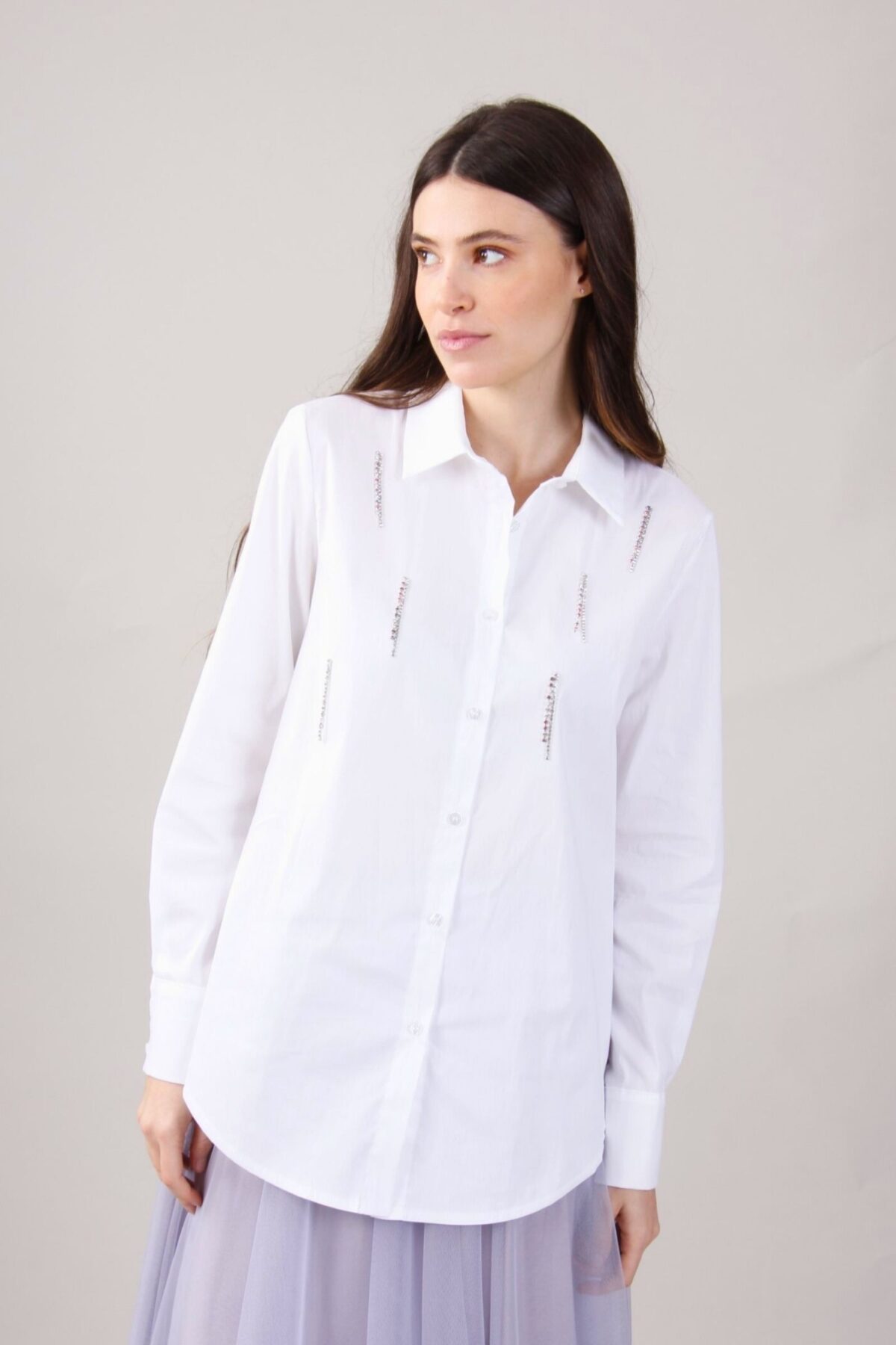 CAMICIA CLASSICA CON STRASS PENDENTI