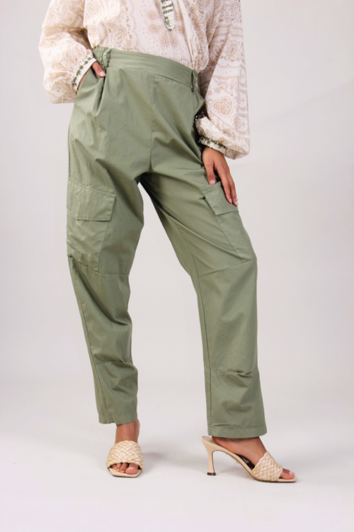 PANTALONI CARGO CON TASCHE
