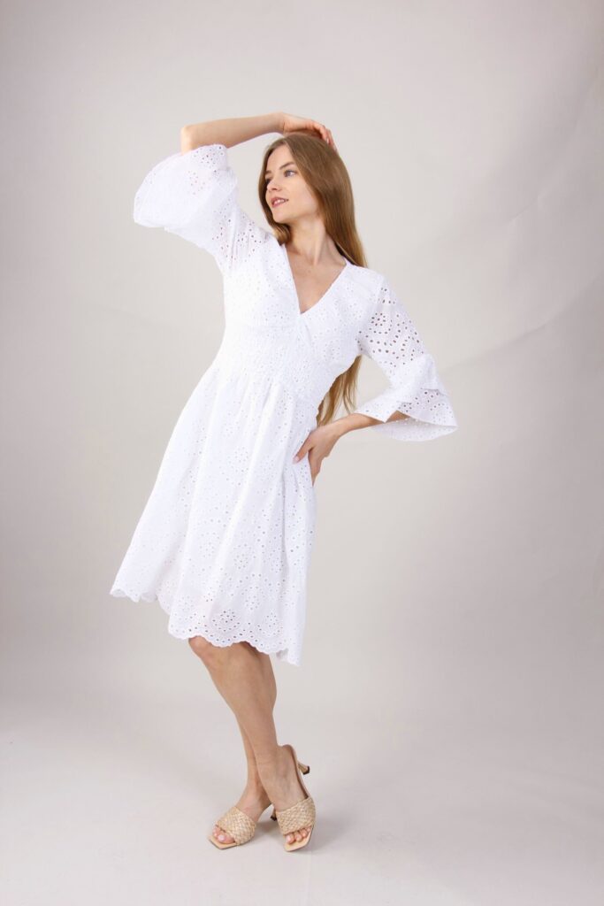 ABITO CORTO IN SANGALLO CON MANICHE  A BALZE 