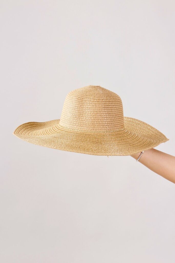 CAPPELLO IN PAGLIA A FALDA LARGA CON DECORAZIONI IN LUREX 