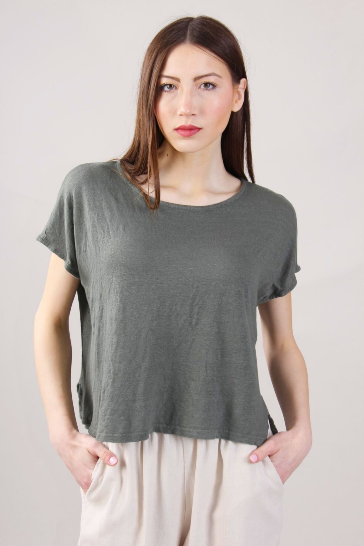 T-SHIRT IN LINO CON SPALLA SCESA