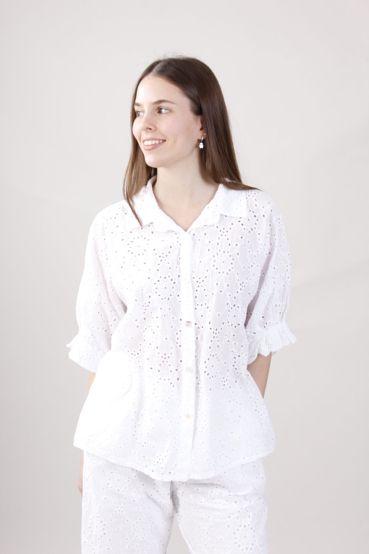BLUSA IN SANGALLO CON MANICHE A PALLONCINO