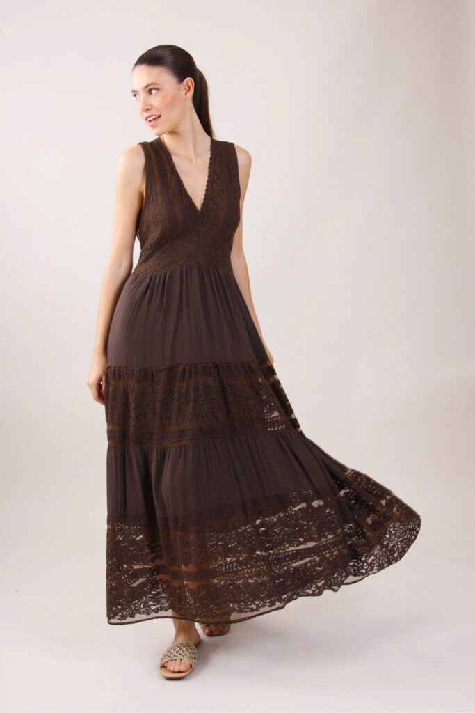 ABITO LUNGO CON BALZE IN PIZZO 