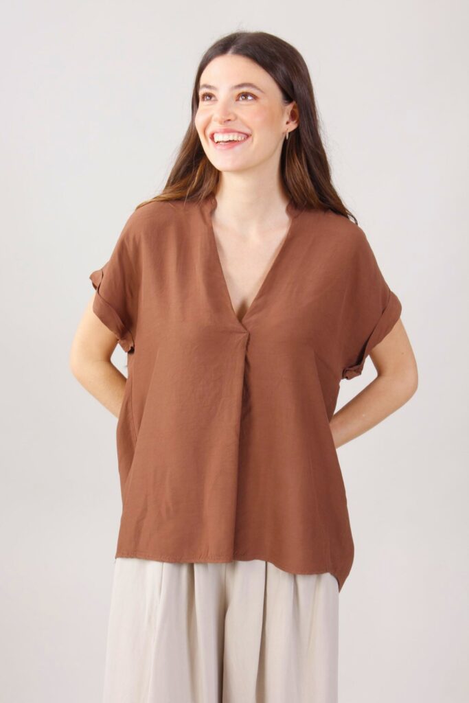 BLUSA SCOLLO A V IN VISCOSA 