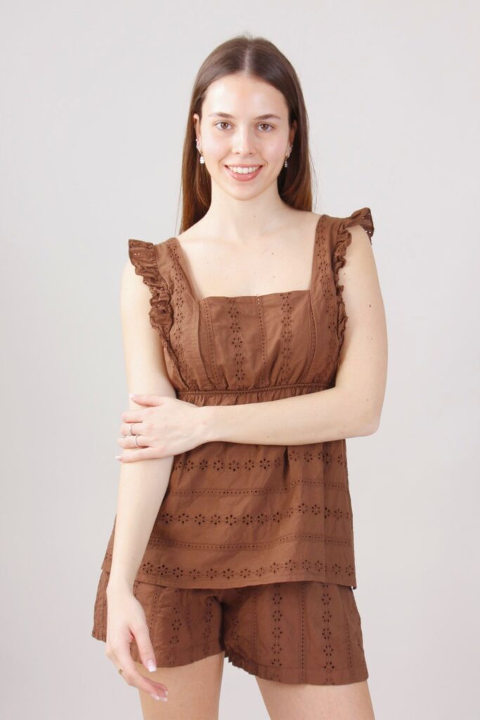 TOP IN PIZZO CON FIOCCO SUL RETRO 