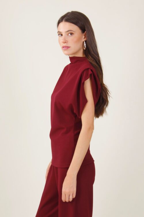 Alternative view of TOP COLLO ALTO CON MANICA AD ALETTA