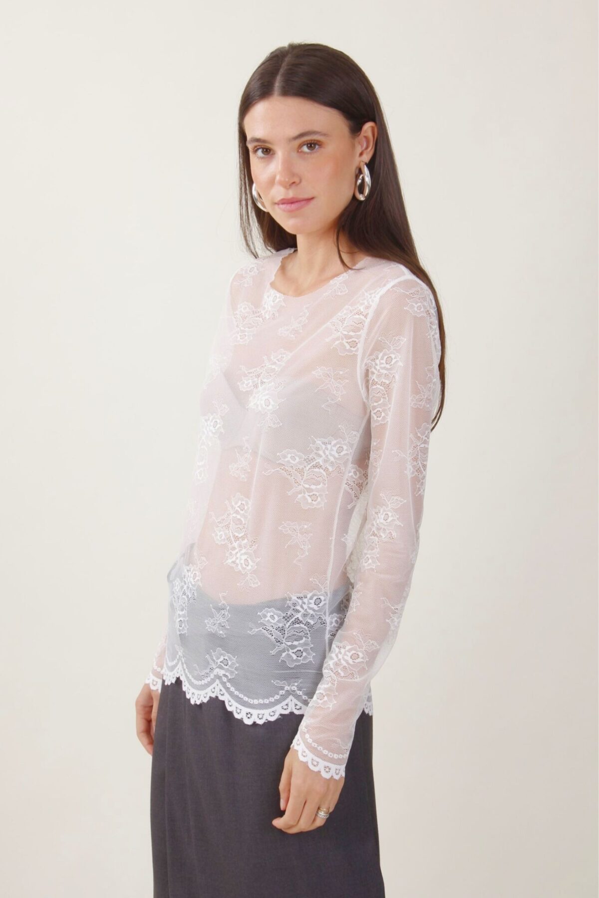 TOP IN PIZZO TRASPARENTE A MANICHE LUNGHE