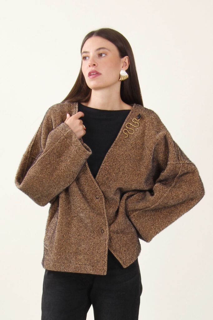 CAPPOTTO CON SPILLA DECORATIVA - Camello, TU 
