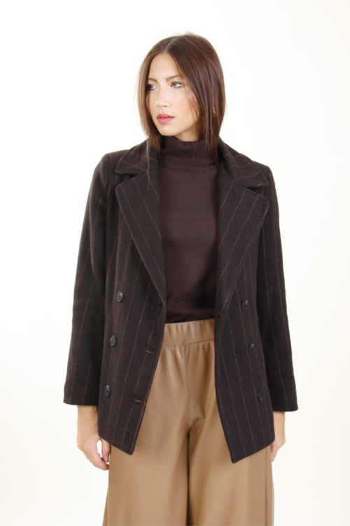 Alternative view of CAPPOTTO GESSATO CORTO