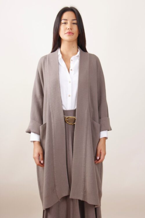 Alternative view of CARDIGAN LUNGO CON TASCHE
