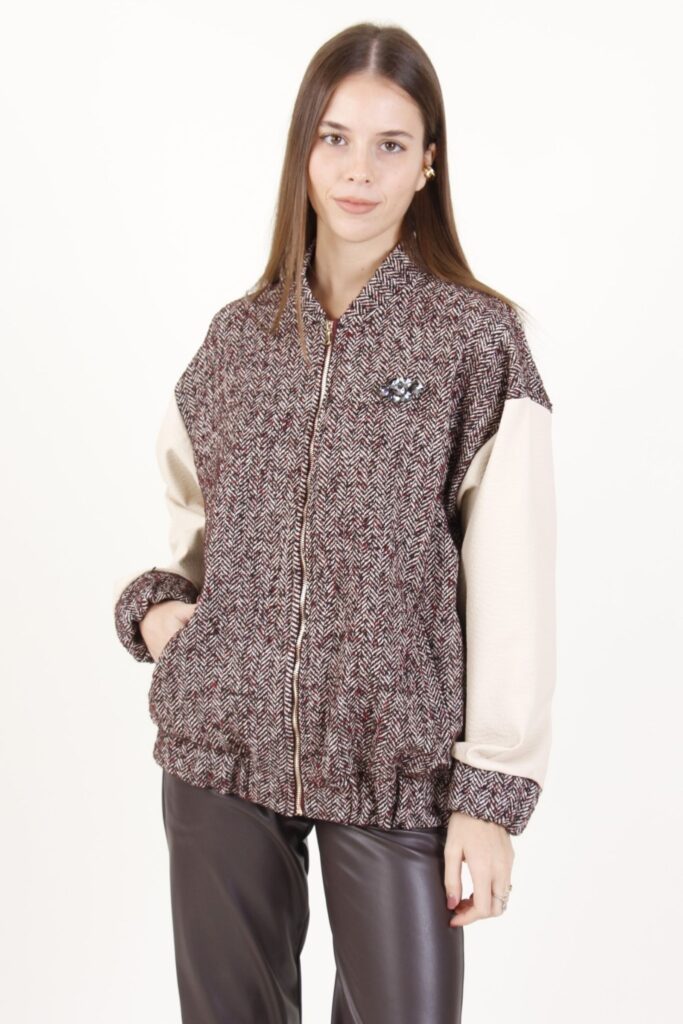 LEATHER SLEEVES JACKET WITH DECORATIVE BROOCH 