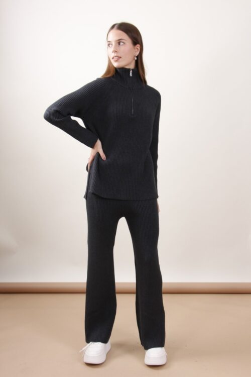 PANTALONI IN MAGLIA A COSTINE