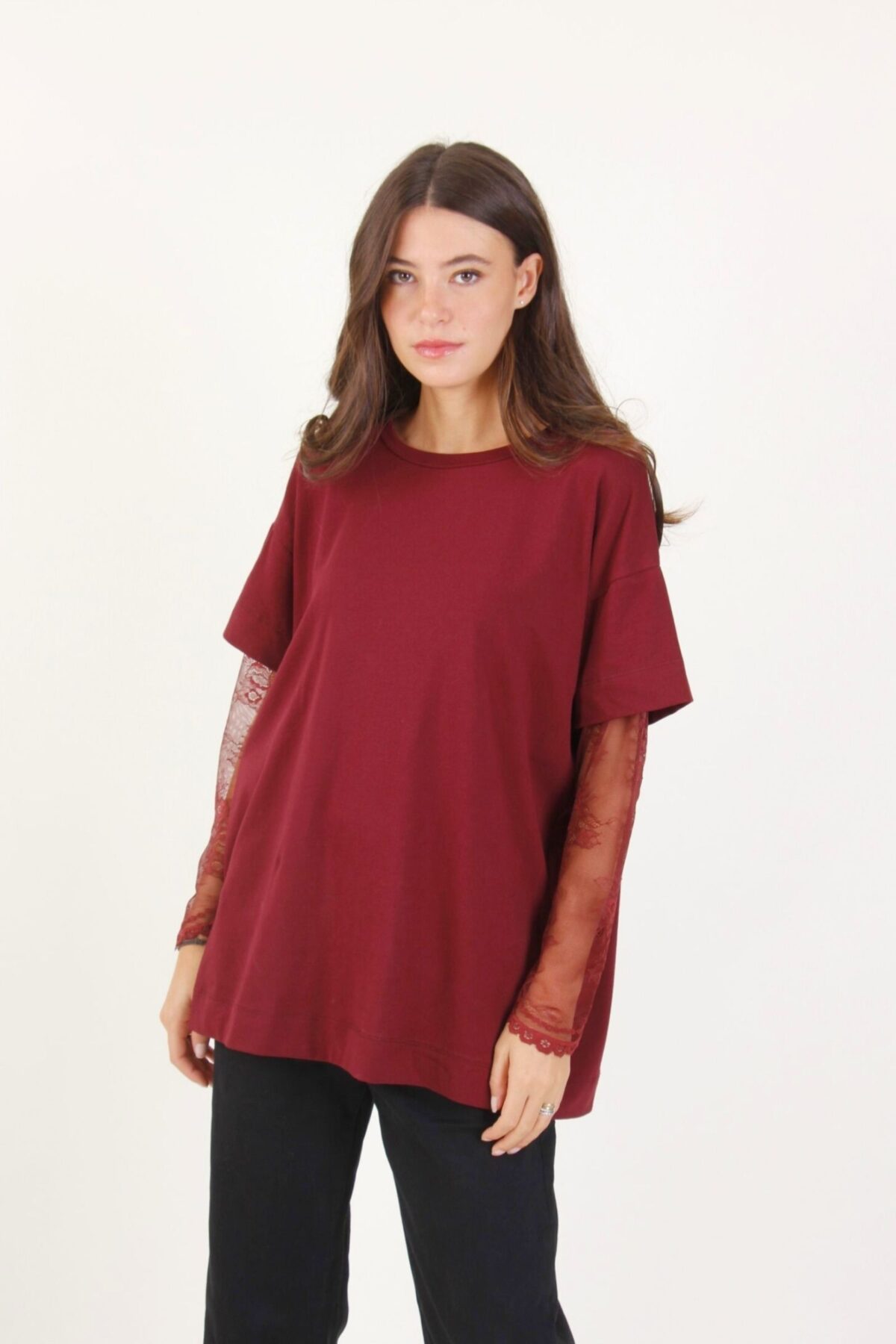 T-SHIRT CON MANICHE IN PIZZO