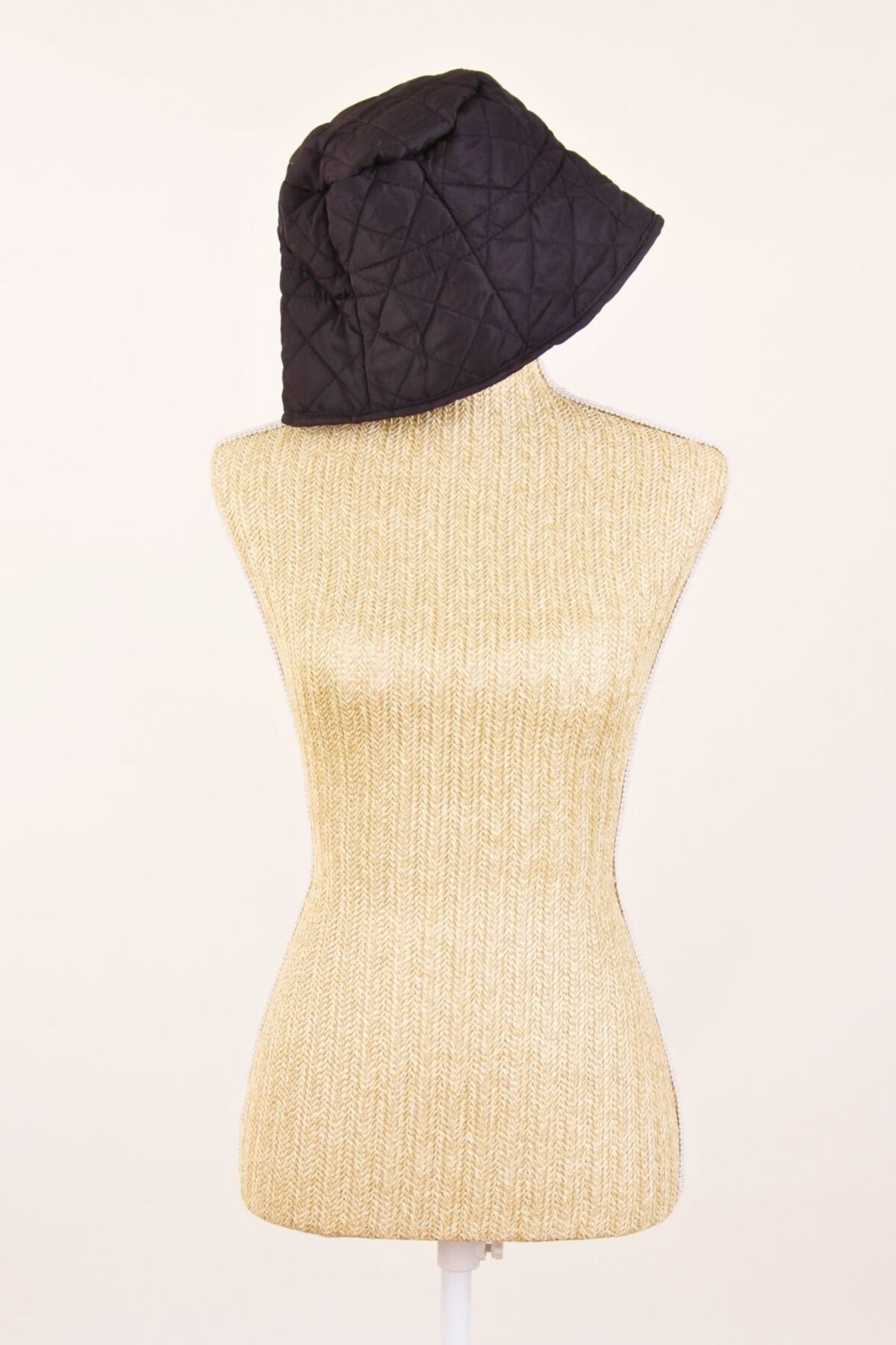 CAPPELLO A PESCATORE TRAPUNTATO