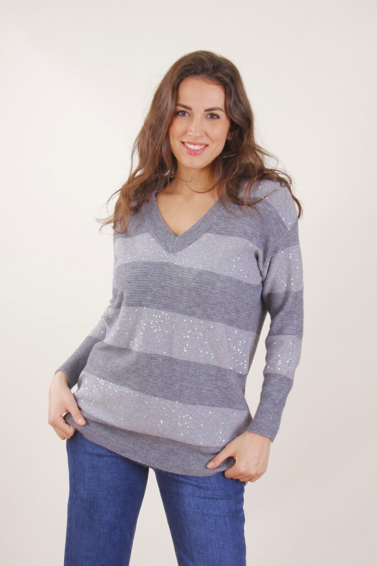 MAGLIONE OVERSIZE CON SCOLLO A V E PAILLETTES