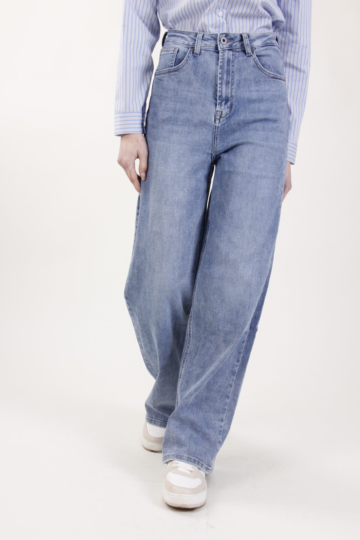 JEANS DRITTI A VITA ALTA