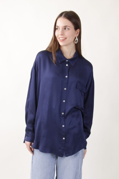 Alternative view of CAMICIA IN SATIN CON COLLETTO CLASSICO E TASCA FRONTALE