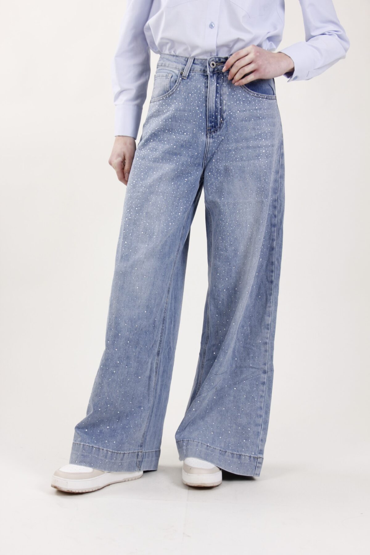 JEANS A GAMBA AMPIA CON STRASS