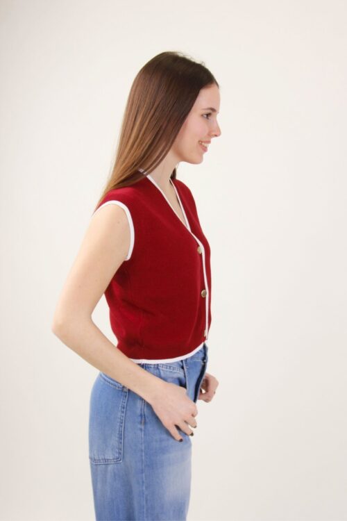 Alternative view of GILET CON BOTTONI IN MAGLIA