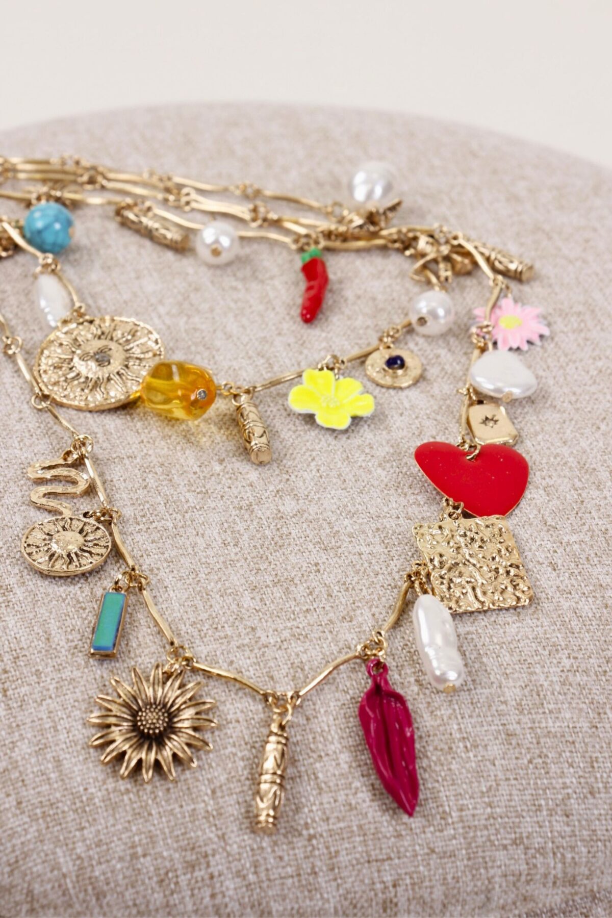 COLLANA CON PENDENTI COLORATI