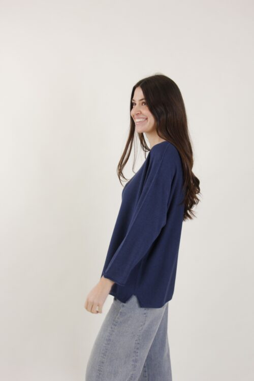 Alternative view of MAGLIA CON ORLI A TAGLIO VIVO