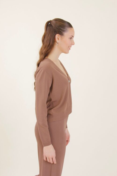 Alternative view of CARDIGAN CON BOTTONE FRONTALE