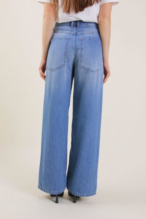 Alternative view of JEANS WIDE LEG CON PINCES SUL RETRO