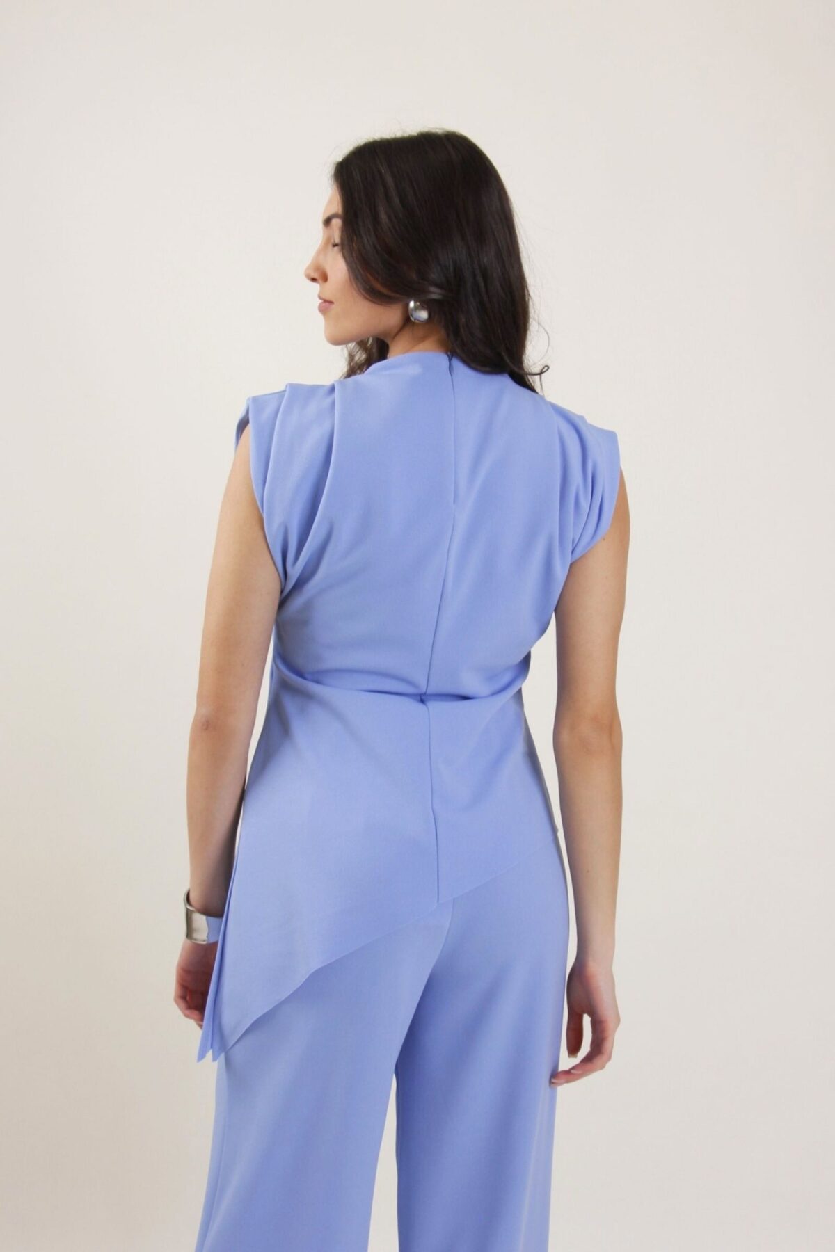 TOP SENZA MANICHE DAL DESIGN ASIMMETRICO - Image 3