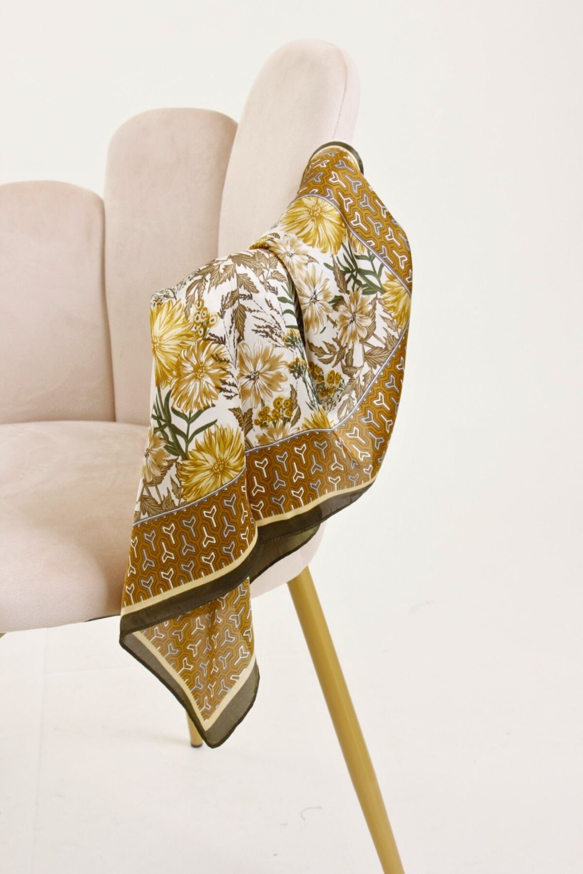 FOULARD FANTASIA FLOREALE E GEOMETRICA
