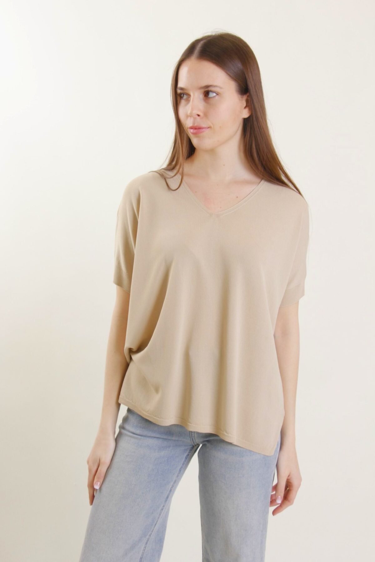 MAGLIA CON SCOLLO A V