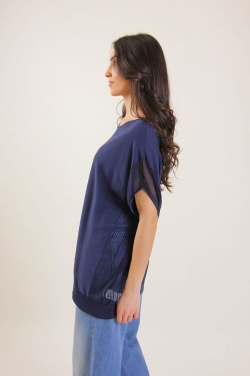 Alternative view of MAGLIA OVERSIZE CON TRASPARENZE LATERALI